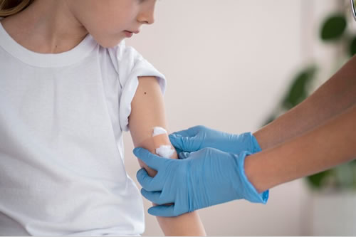 FUNDAÇÃO ABRINQ - Vacinação Infantil: um pacto coletivo pela saúde de todos